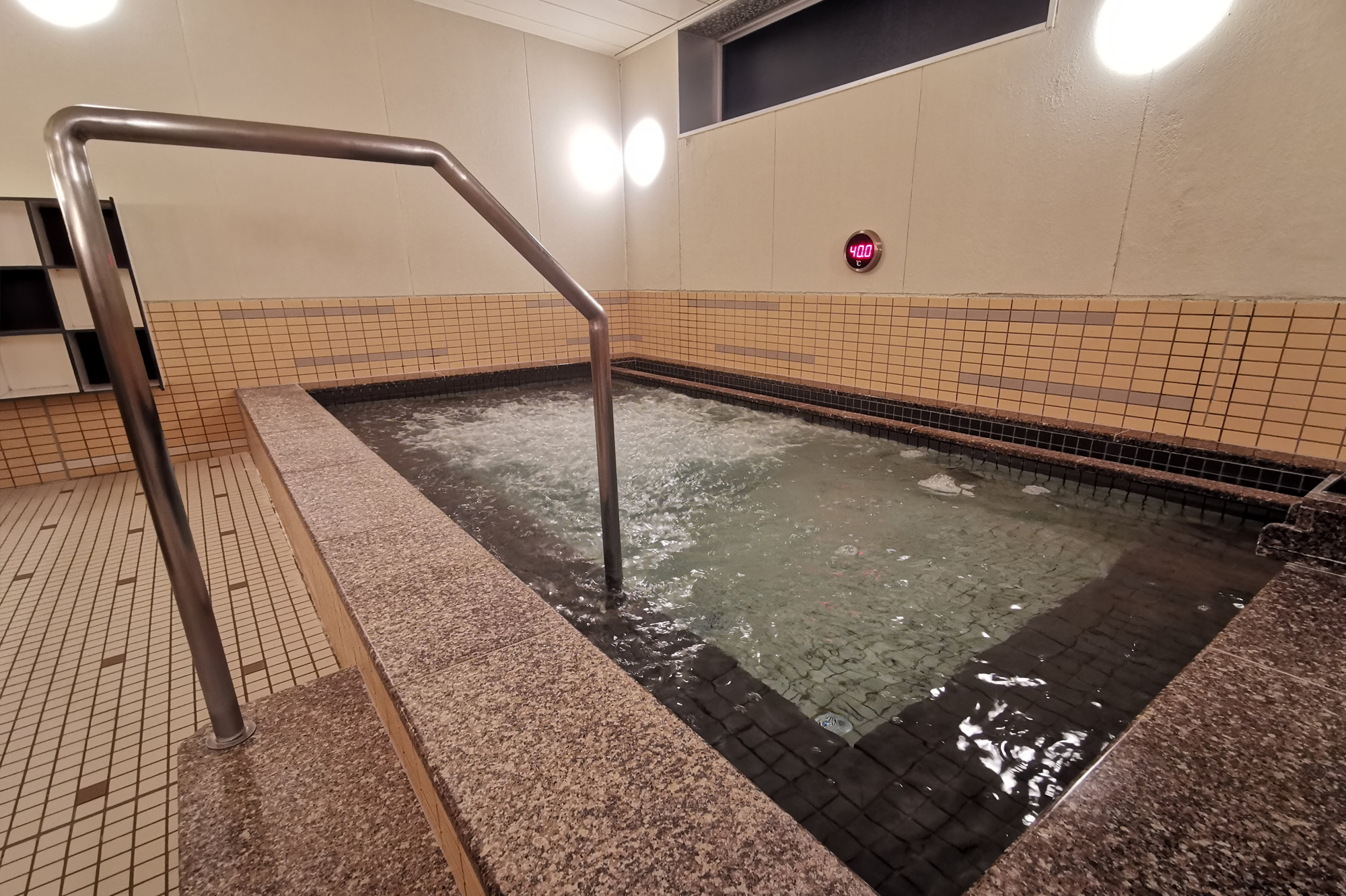 男性スパ　ジャグジー風呂(水温：38～40℃)