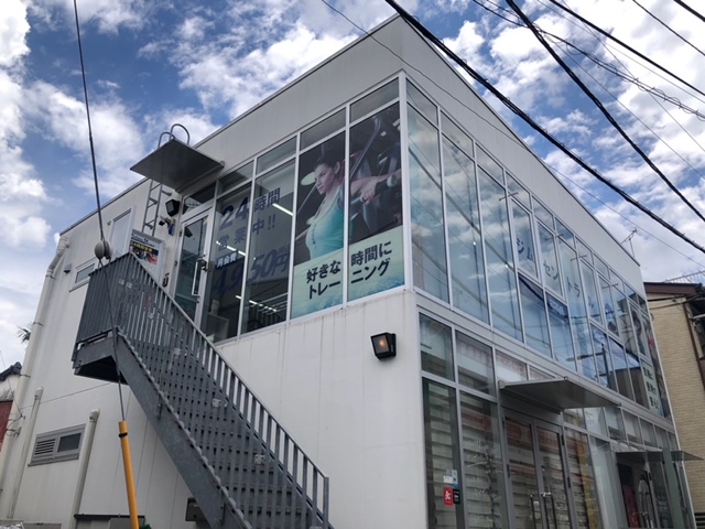 【施設外観】妙蓮寺駅から徒歩2分　飲食店の2階にになります。