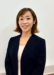 袖ヶ浦駅前店　店長　笹川友香