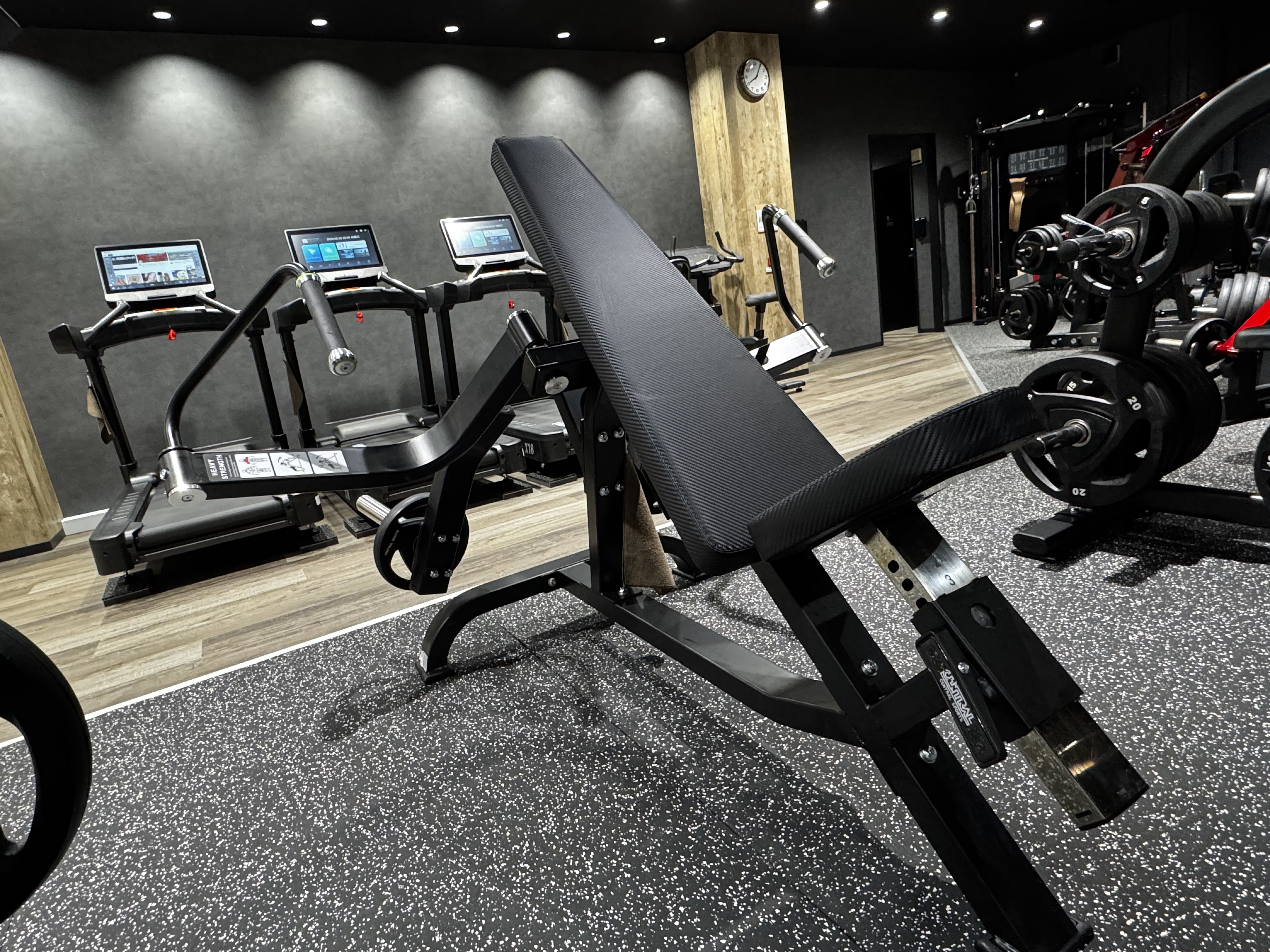 インクラインフライ（プレートロード）