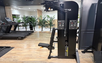 ★NEW★ 24-hour gym Pectoral fly & rear deltoid This machine allows you to train your chest (pectoralis major), shoulders (posterior deltoid), and back (latissimus dorsi) all in one machine.