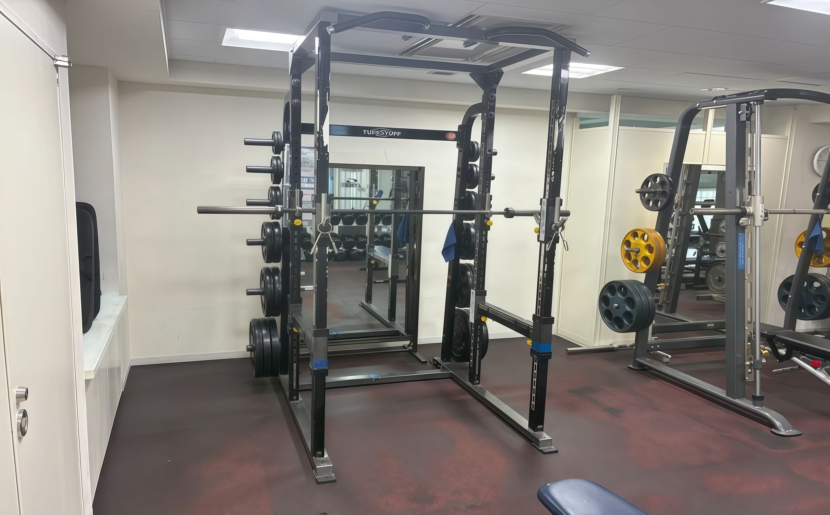 【パワーラック】スクワットからデットリフトまで全身のトレーニングが可能です。