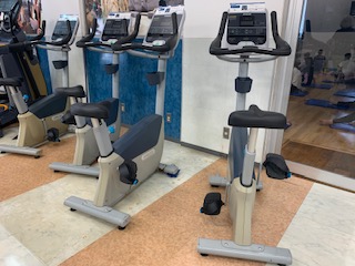 ジムエリア【2】有酸素マシン バイク4台ご用意しています。