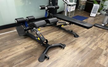 【その他】バックエクステンション、アブドミナルボードで腹筋と背筋を引き締めます。