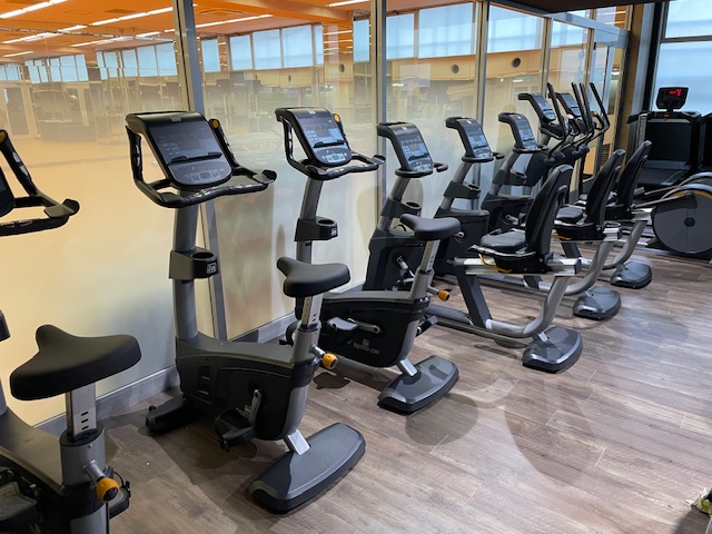 [Fitness bikes] 6 bikes installed. Recommended for those who are not confident in their physical strength. As an aerobic machine, it is effective for burning body fat and improving endurance.