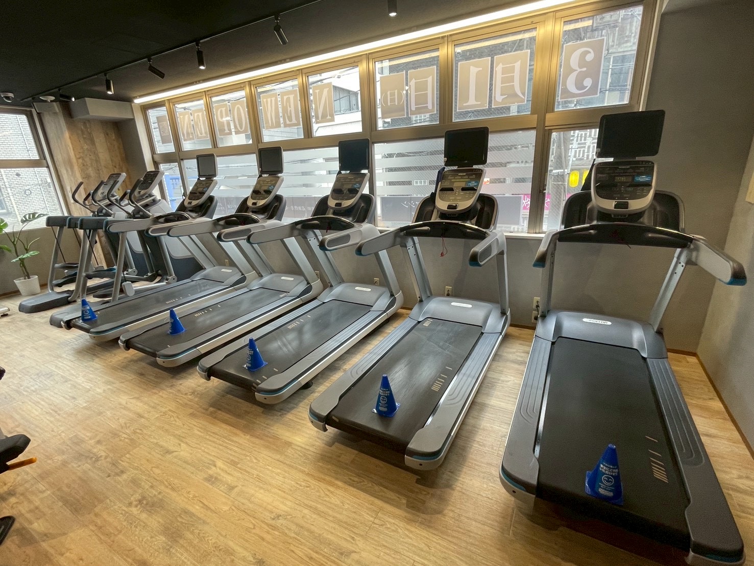 マシンジムエリア【マシン紹介】トレッドミル（5台）