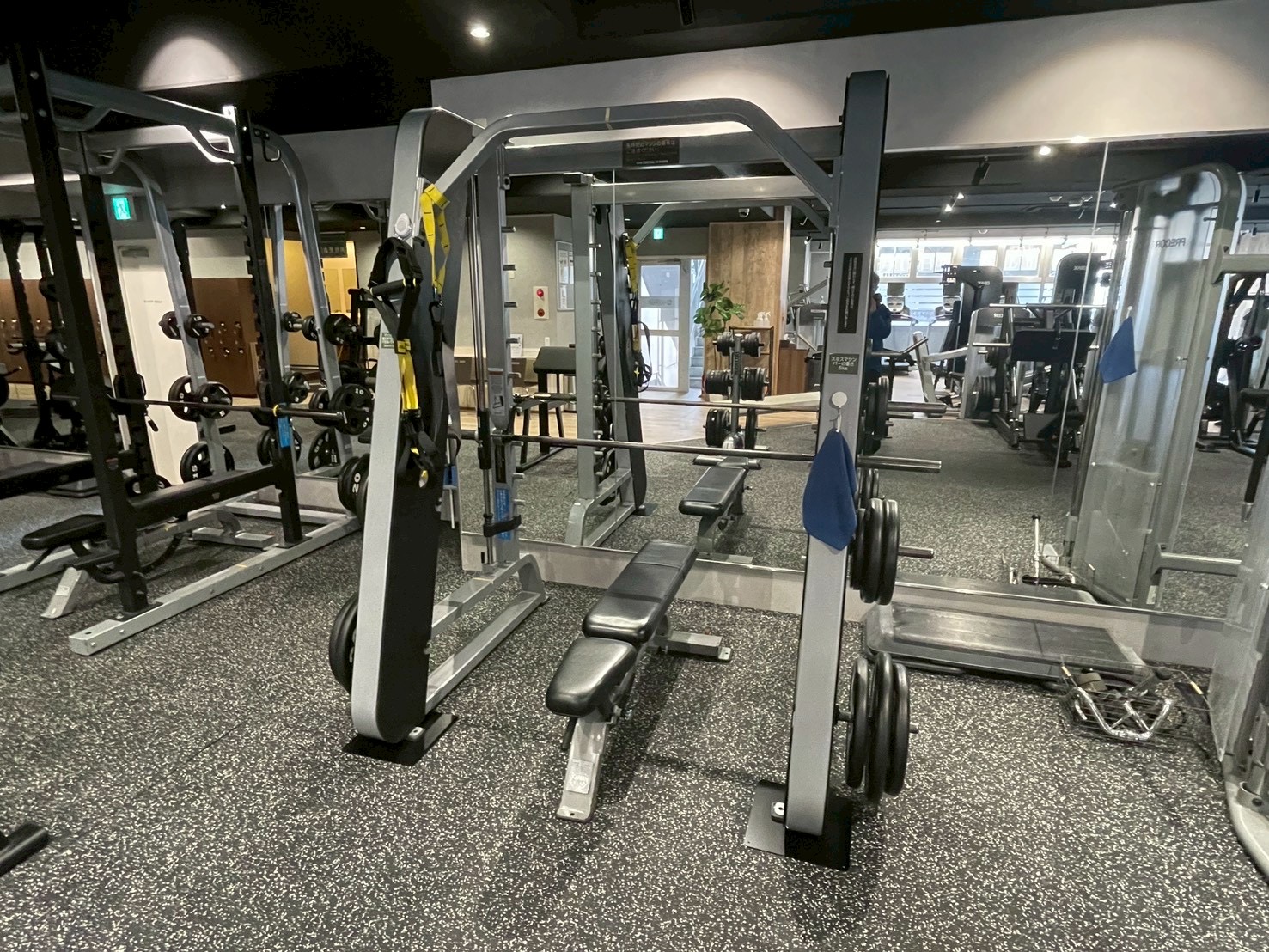 フリーウエイトエリア【マシン紹介】スミスマシン