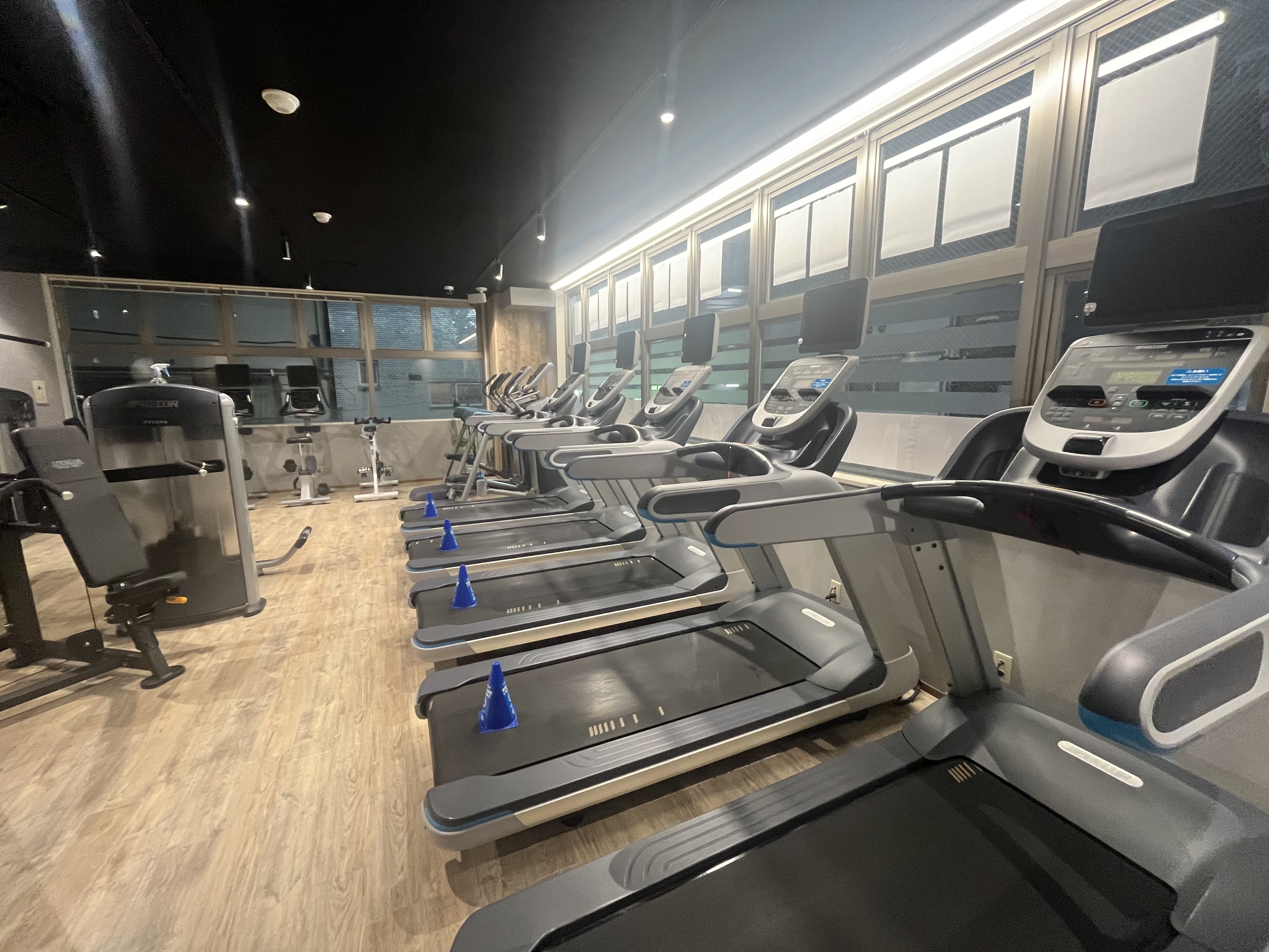 マシンジムエリア②（ウエイトスタックマシン＆有酸素マシン）