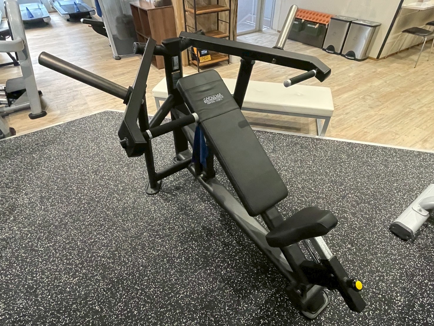 フリーウエイトエリア【マシン紹介】インクラインベンチ