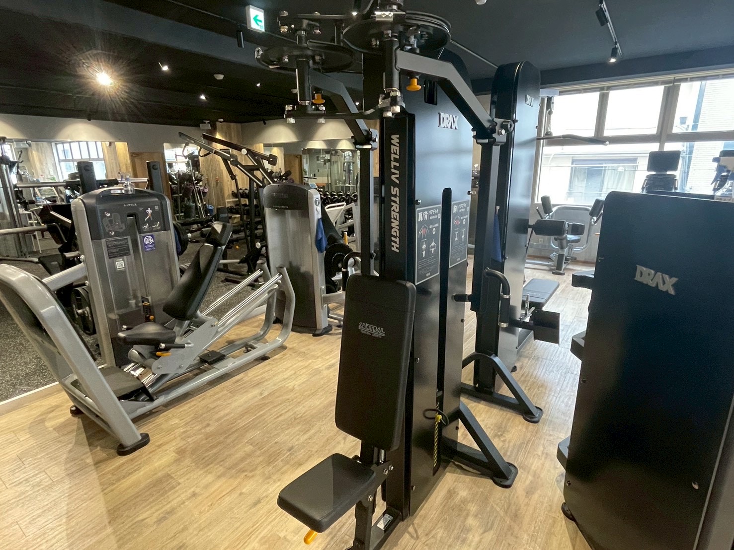 マシンジムエリア【マシン紹介】バタフライ＆リアデルト