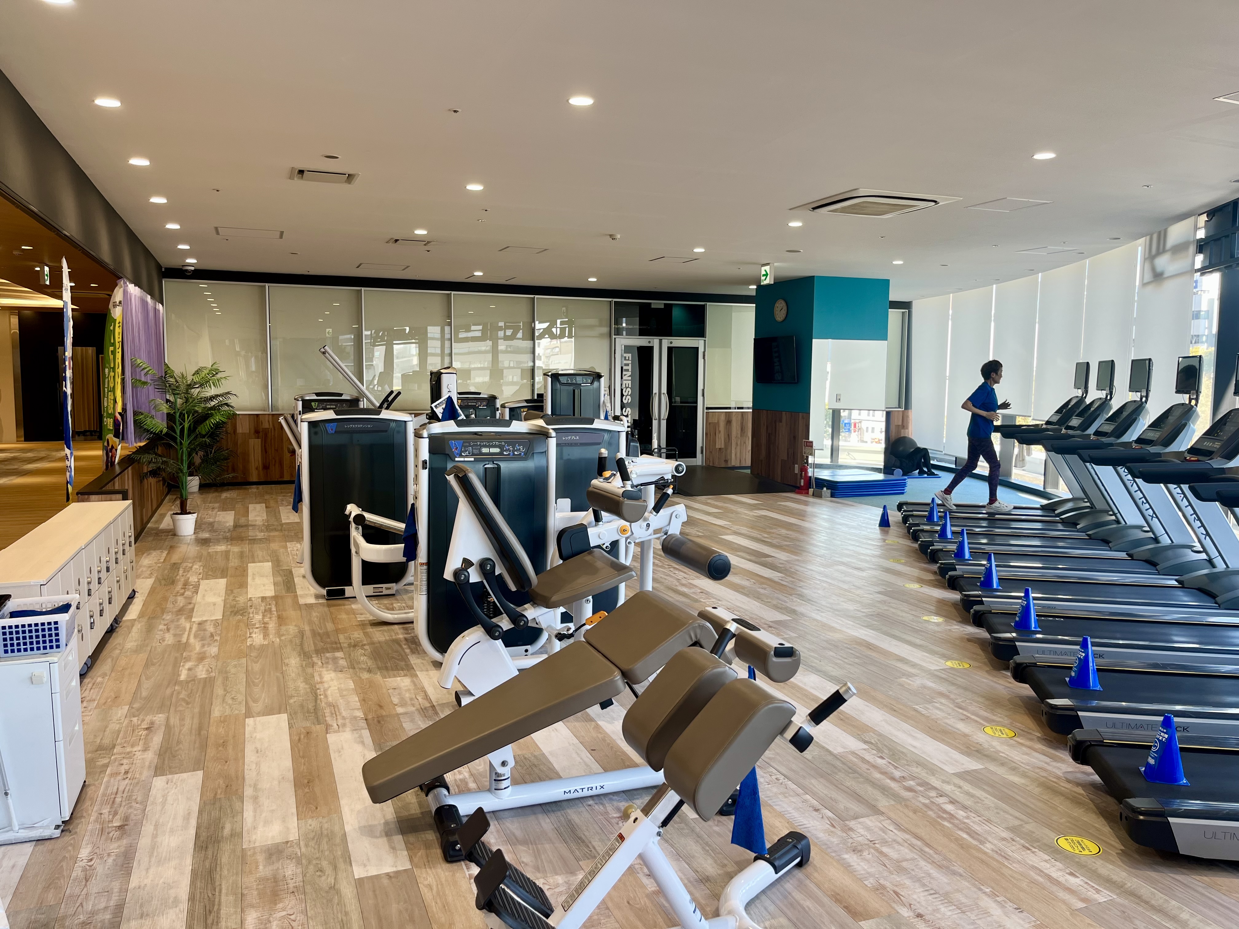 【マシンジム①】計11台設置。各部位に効果的なマシンが揃っています。