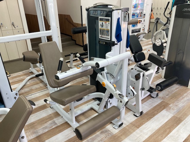 〈ストレングスマシン〉レッグエクステンション＆レッグカール