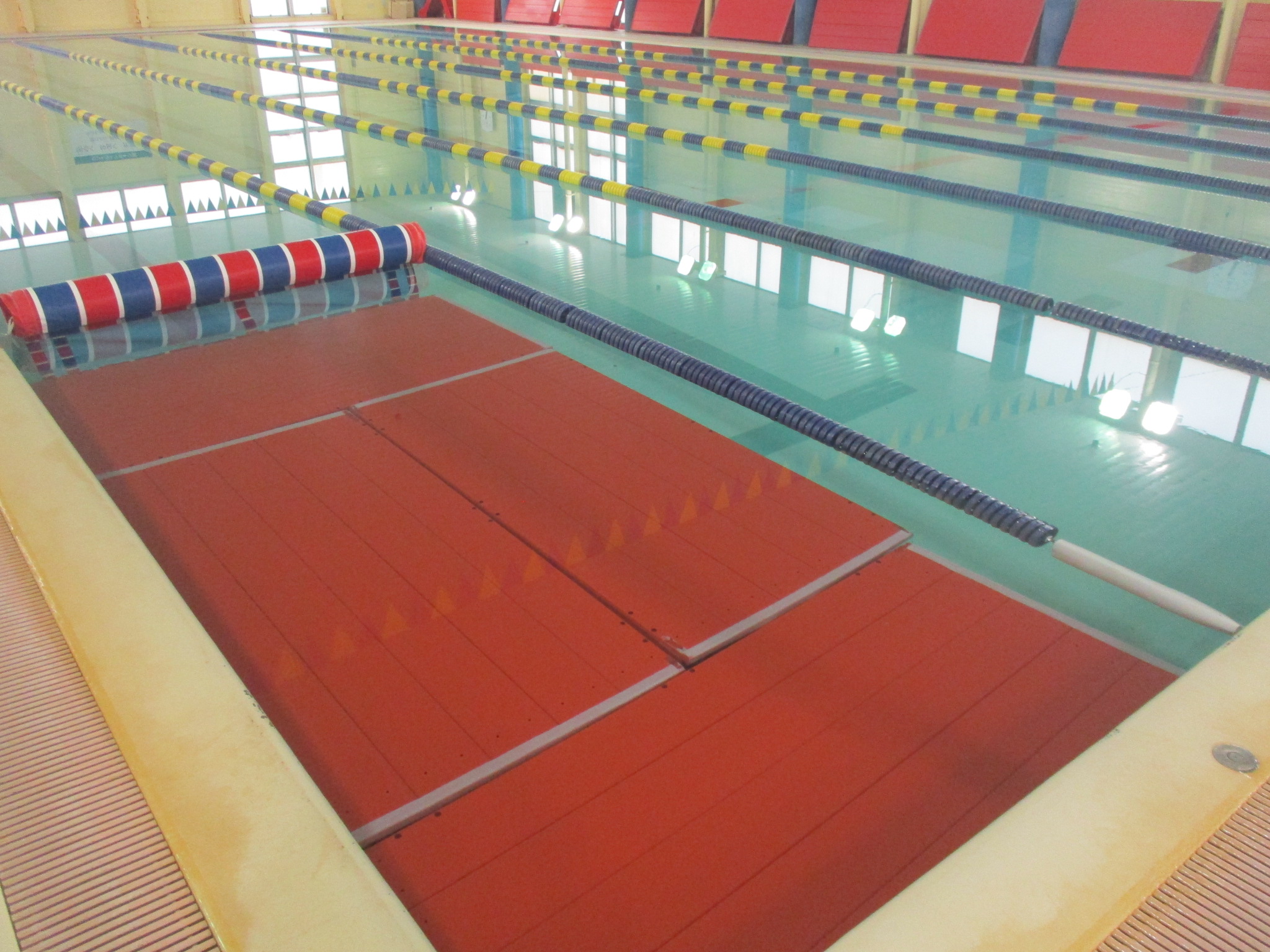 <Pool> 25M x 7 courses!The water depth is 1.0M (children's classes and water familiarization classes are conducted at a depth of 60cm with a red stand), and the water temperature is 30 to 31 degrees, so you can comfortably receive instruction even in winter.