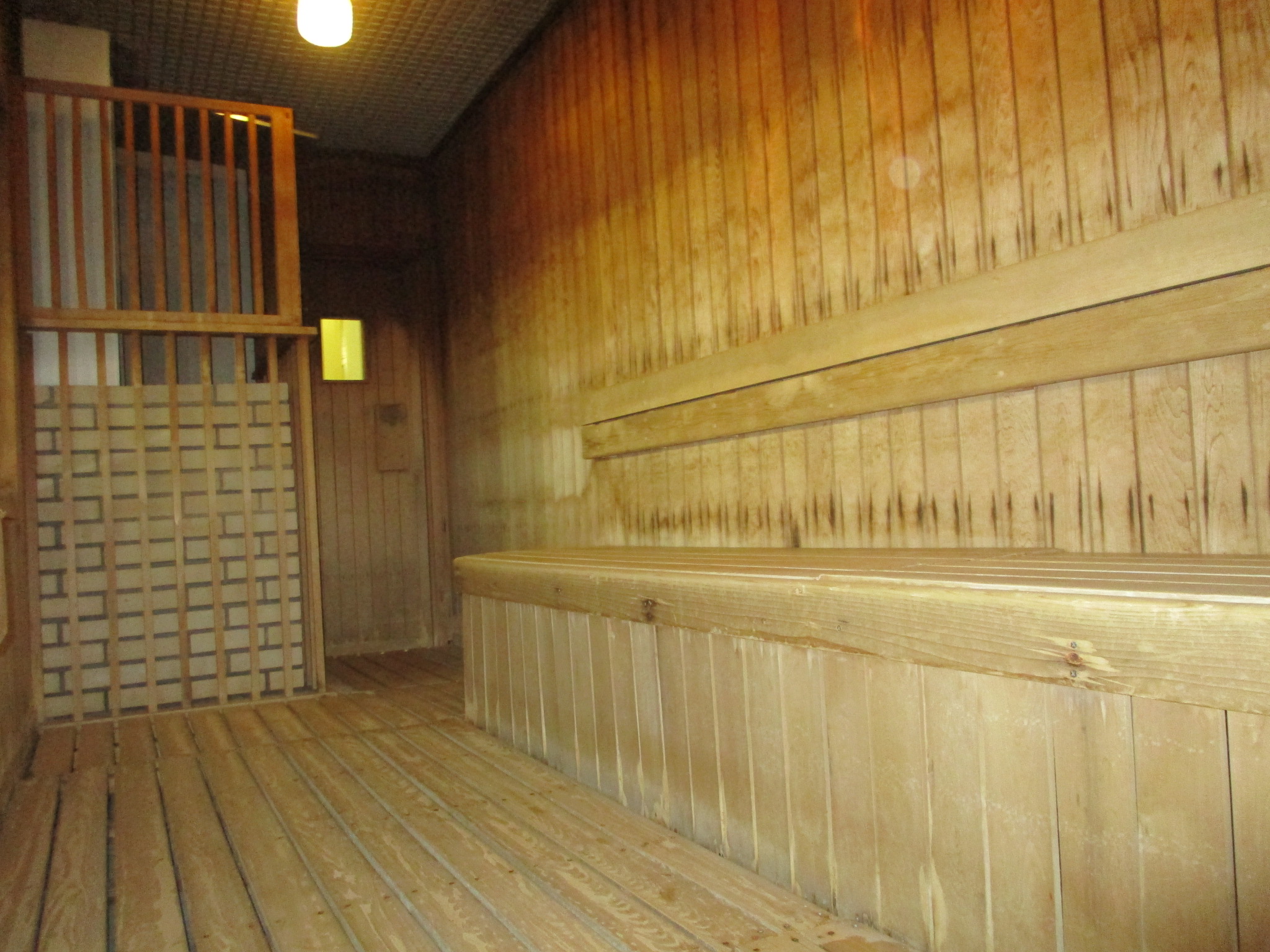Poolside sauna (heating room)