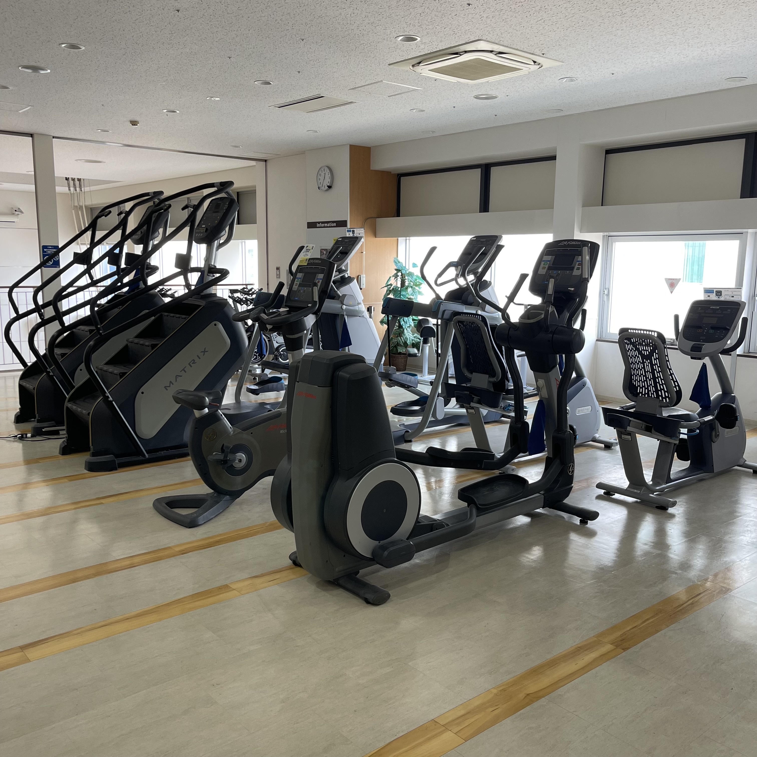＜5Fフィットネスエリア＞土足でもご利用いただけます。(有酸素マシン)