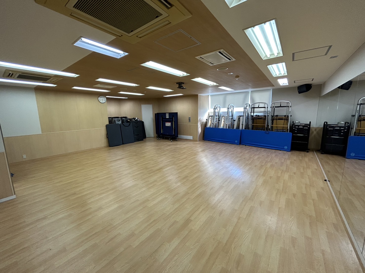 ＜7F Dスタジオ＞有料セッションや卓球を実施しております。