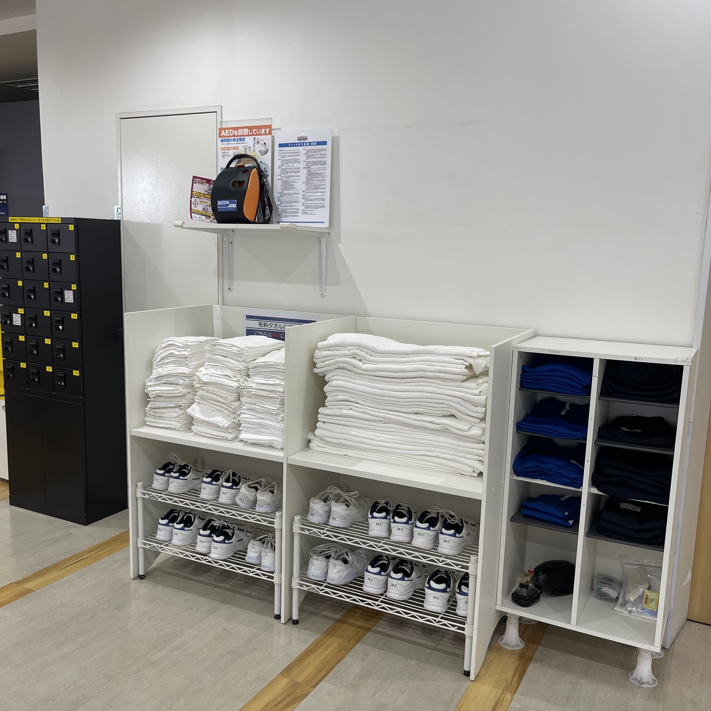＜5Fレンタルタオル･AED＞レンタル系は券売機で購入！AEDはこちら。