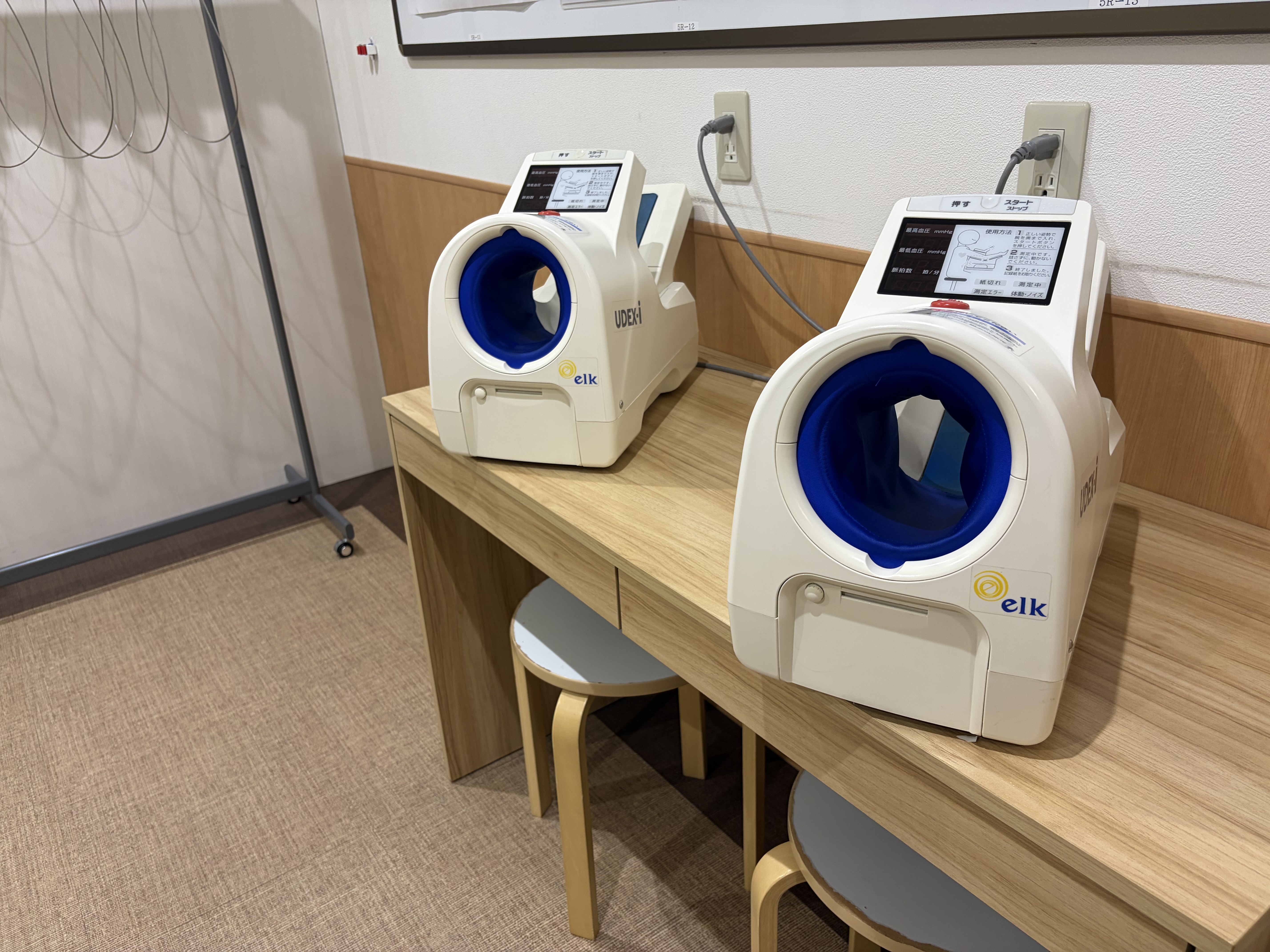 ＜5Fフィットネスロッカーエリア＞血圧計