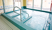 ◎ Pool jacuzzi [Water temperature 36-38℃ with jet]