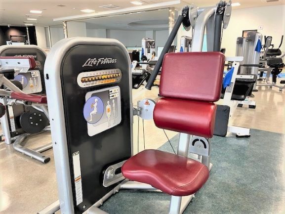 [Ab Crunch] This is an easy-to-use machine. Train your abdominal muscles.