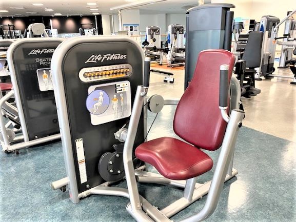[Chest Press] This is an easy-to-use machine that will help you develop your chest muscles.