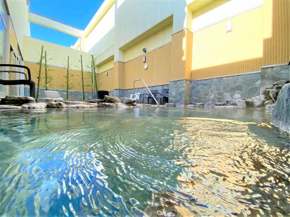 【露天風呂】露天風呂から見る景色。ぜひ開放感をご堪能ください。