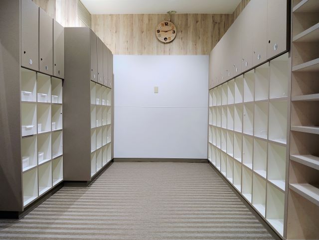 ＜キッズスクールロッカー女子＞2025年12月にリニューアルしました！快適にお着替えができます。