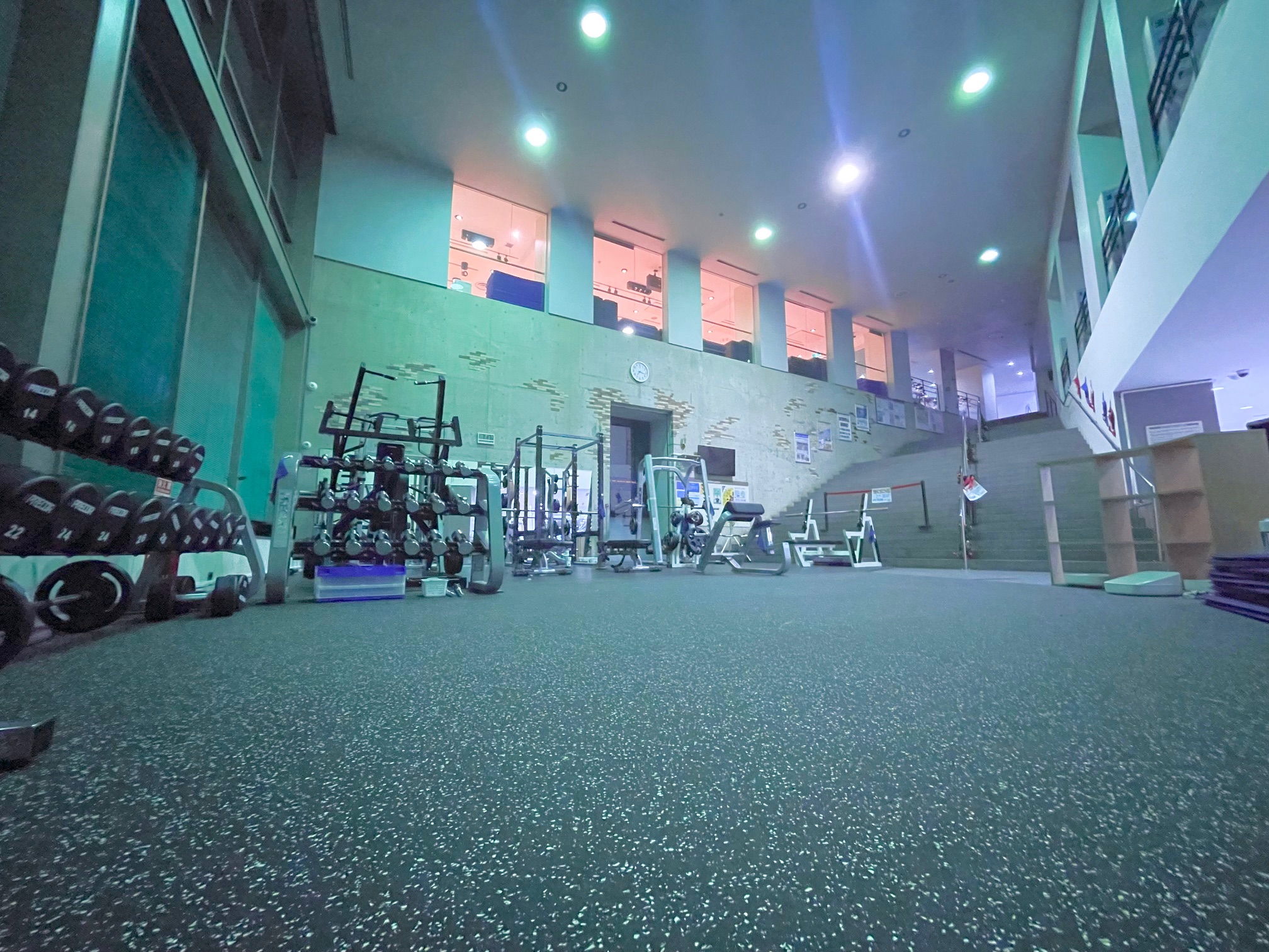 【ファンクショナルエリア（１F）】2025年12月リニューアル！開放的なファンクショナルエリアでトレーニング、ストレッチ等が実施できます　