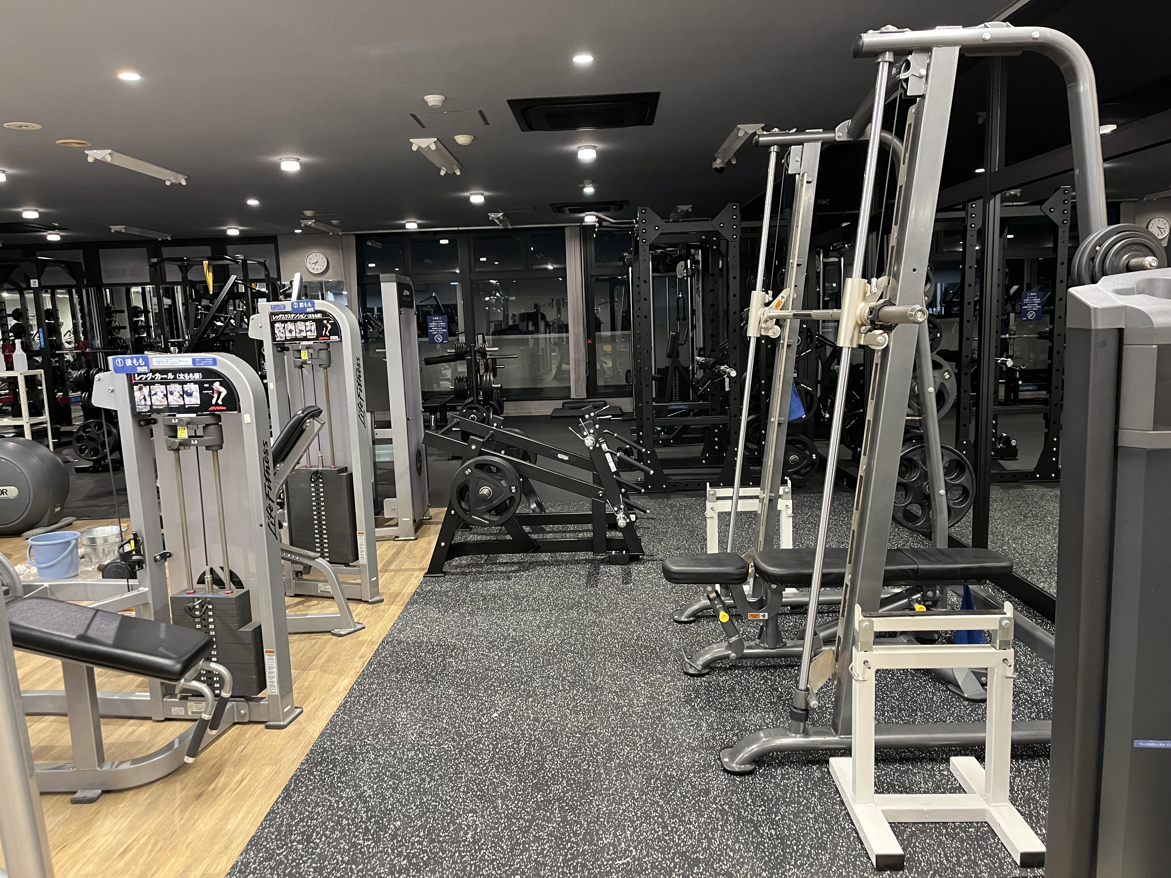 【フリーウェイトエリア】圧巻のジム！2026年3月全面リニューアル！
