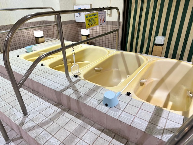 寝湯 4台（水着着用エリア）