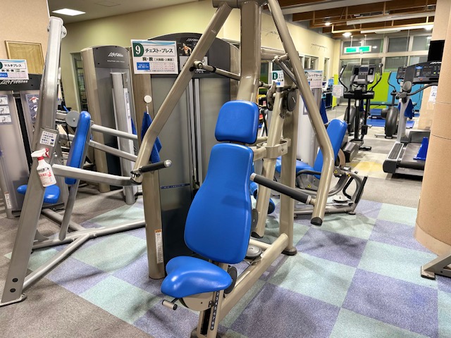 マシンジム⑨〈チェストプレス〉