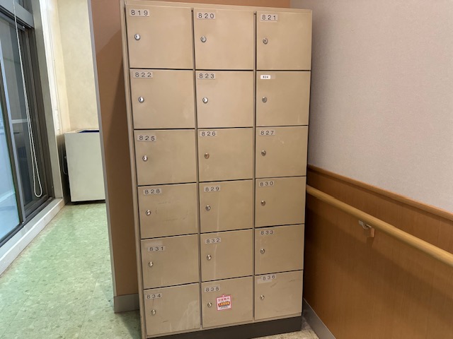 ロッカールーム（契約ロッカー）男性18扉・女性18扉・ロッカー前6台）※空きあり