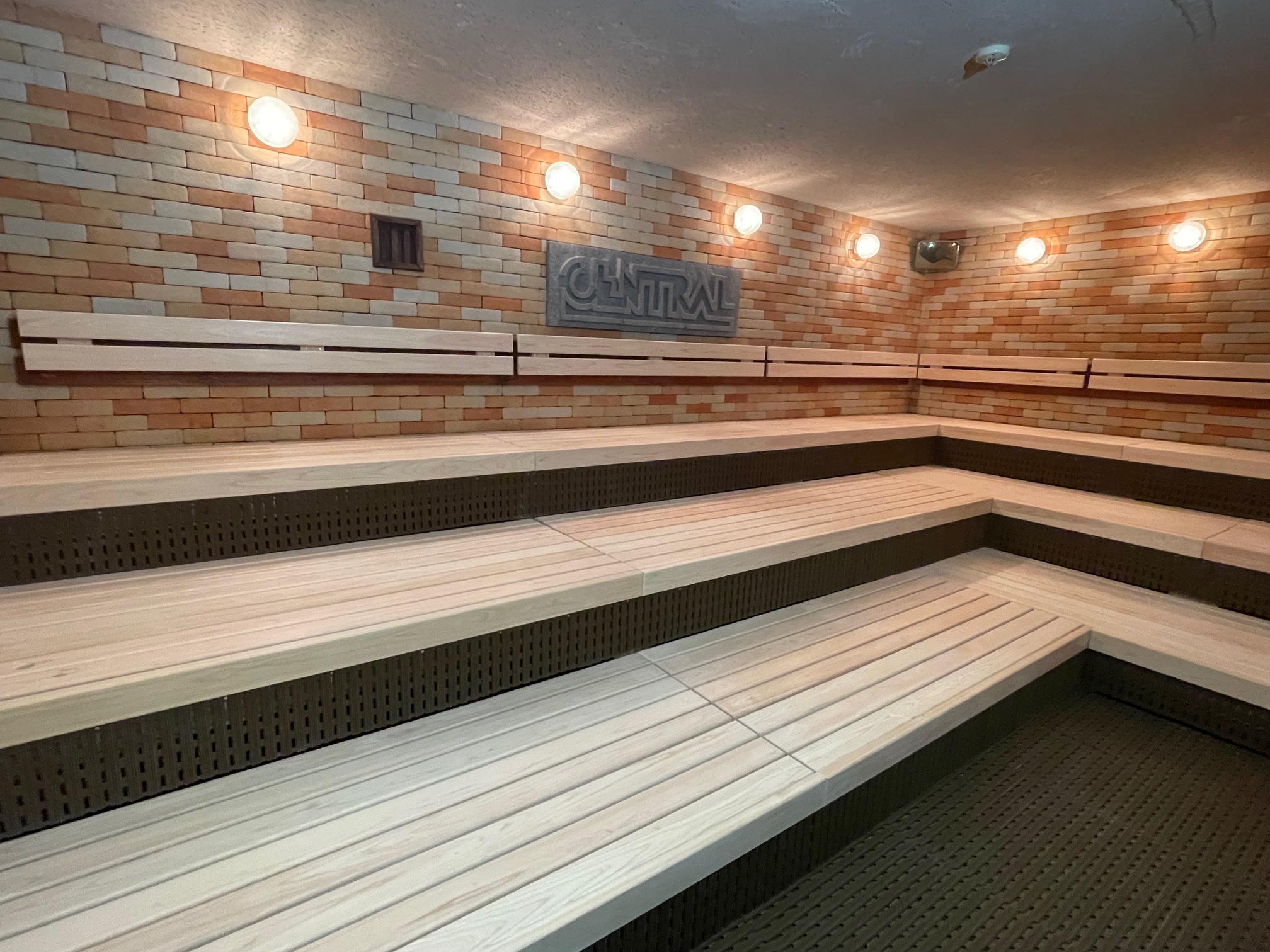 NEW!! 2026年1月ﾘﾆｭｰｱﾙ!!【女性ドライサウナ】大人数でも広々とご利用いただけます★【扉、呼出ボタン稼働確認済】