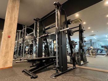 地域最大級のフリーウェイトエリア！スミスマシン完備！