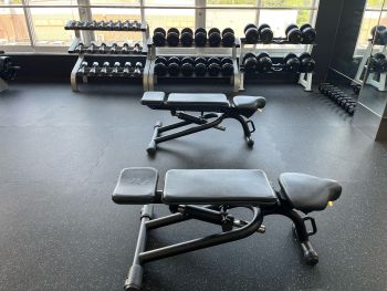 地域最大級のフリーウェイトエリア！もちろんベンチもあります！