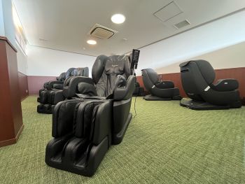 リラックスルーム（マッサージチェア）も完備！