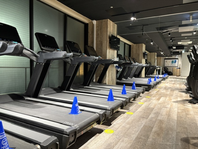 【NEW】＜トレッドミル＞20台 一番人気のランニングマシン！体力に自信がない方～アスリートまでご利用頂けます。全台パーソナルＴＶ設置！