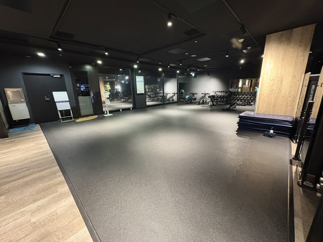 【NEW】ファンクショナルエリア　ストレッチや自体重のトレーニング、バランスボールなど使い方は自分次第♪