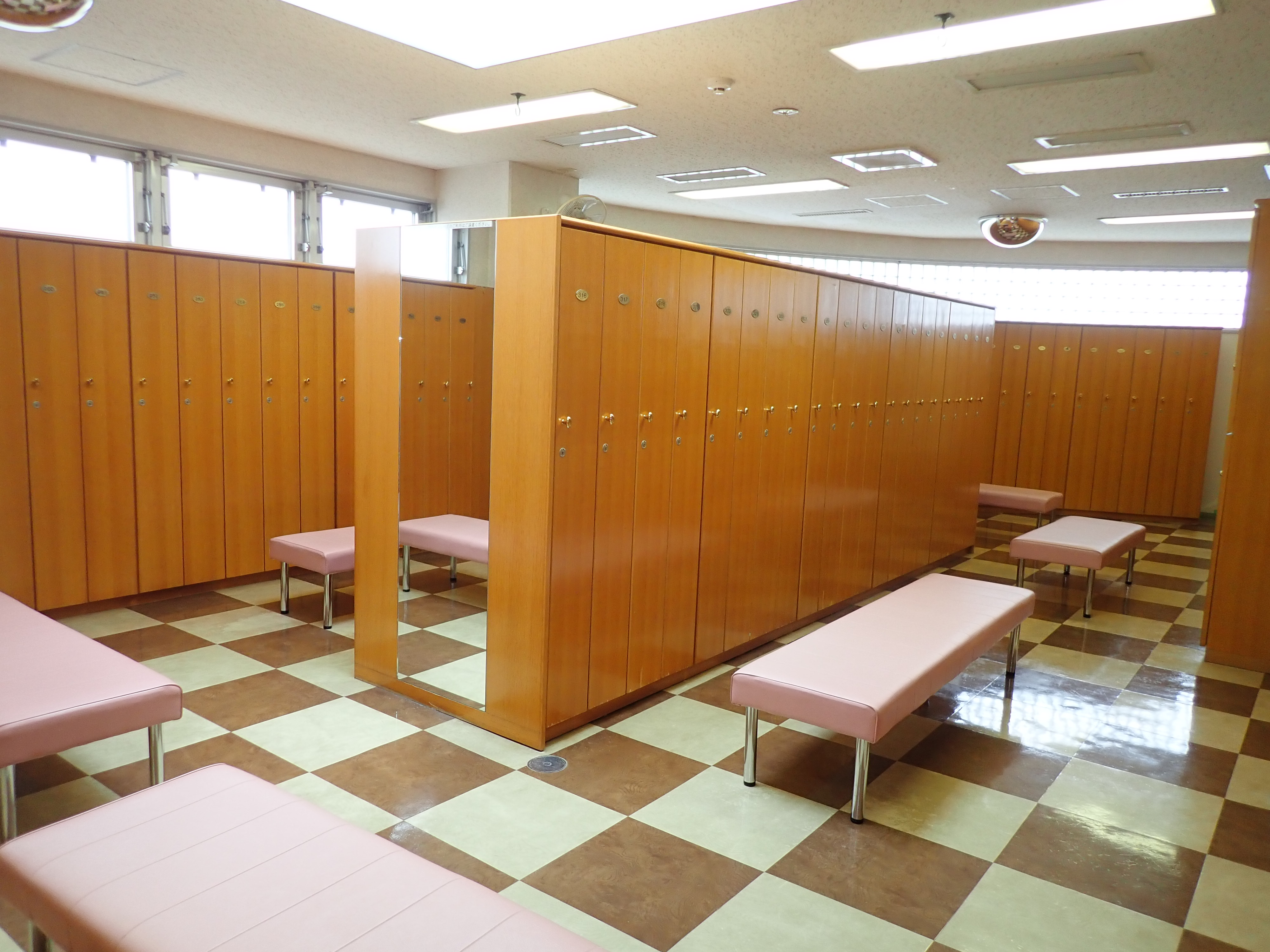[Equipped with powder space] Women's locker room