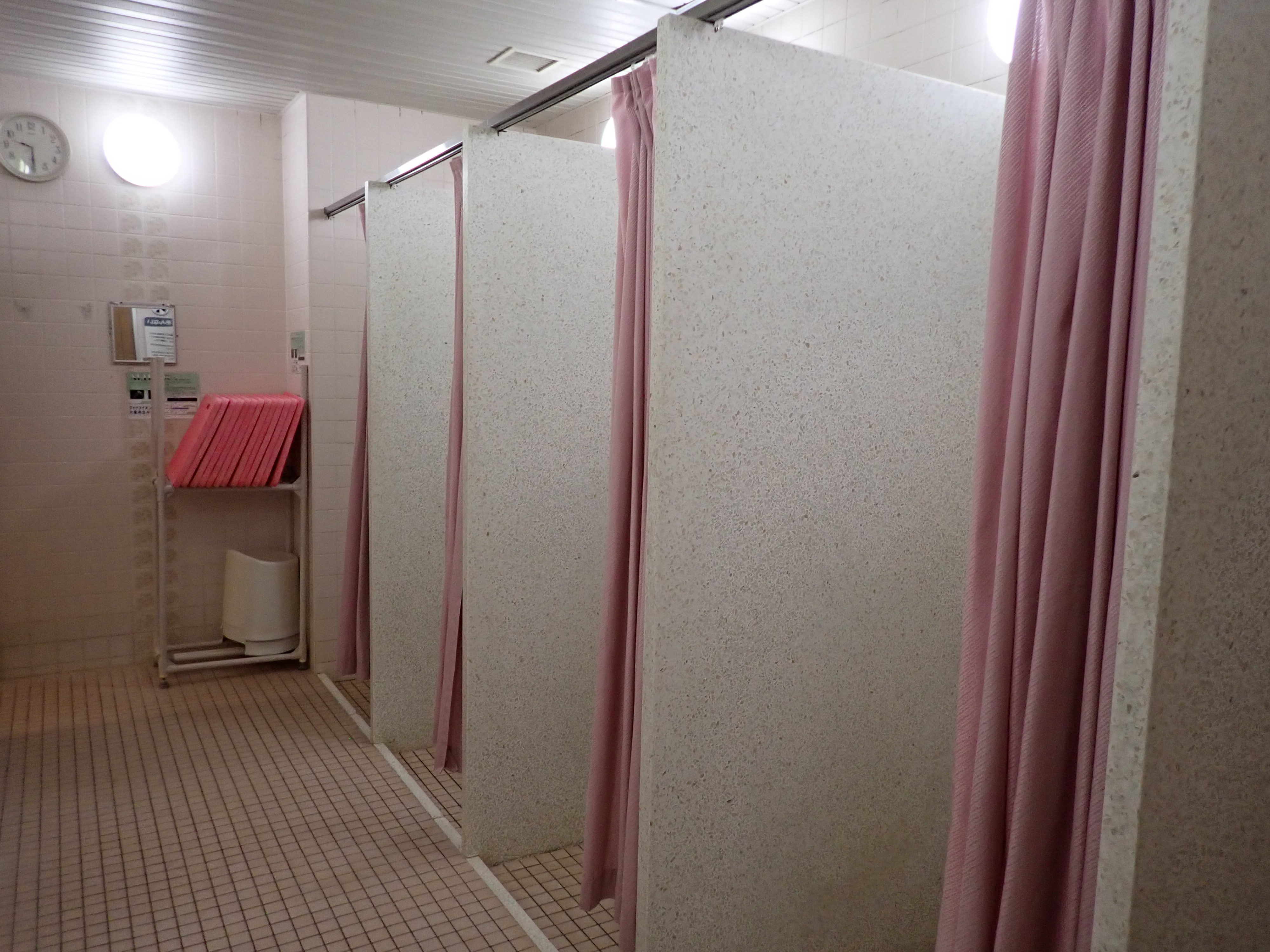 [Equipped with body soap] Women's shower booth