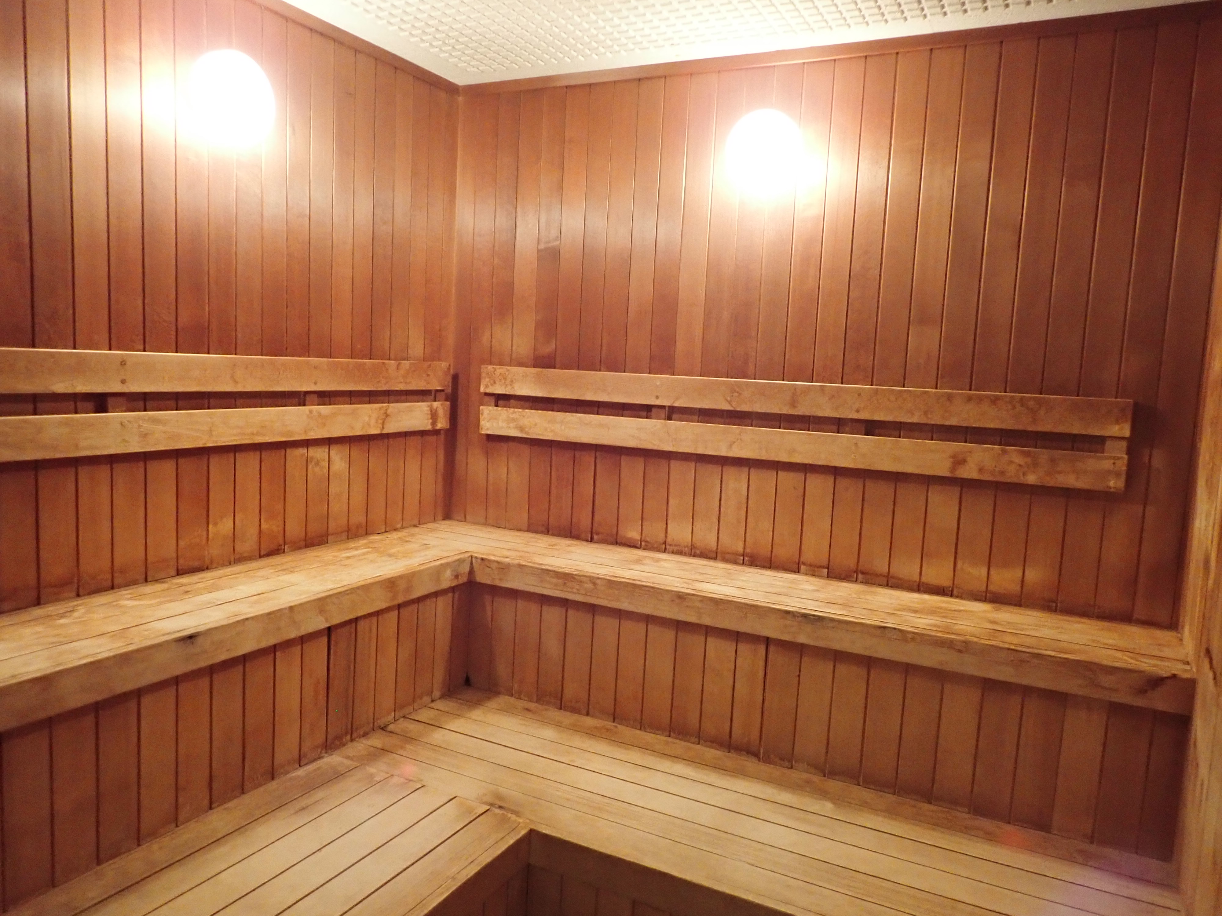 [Inside the men's and women's spa] Dry sauna