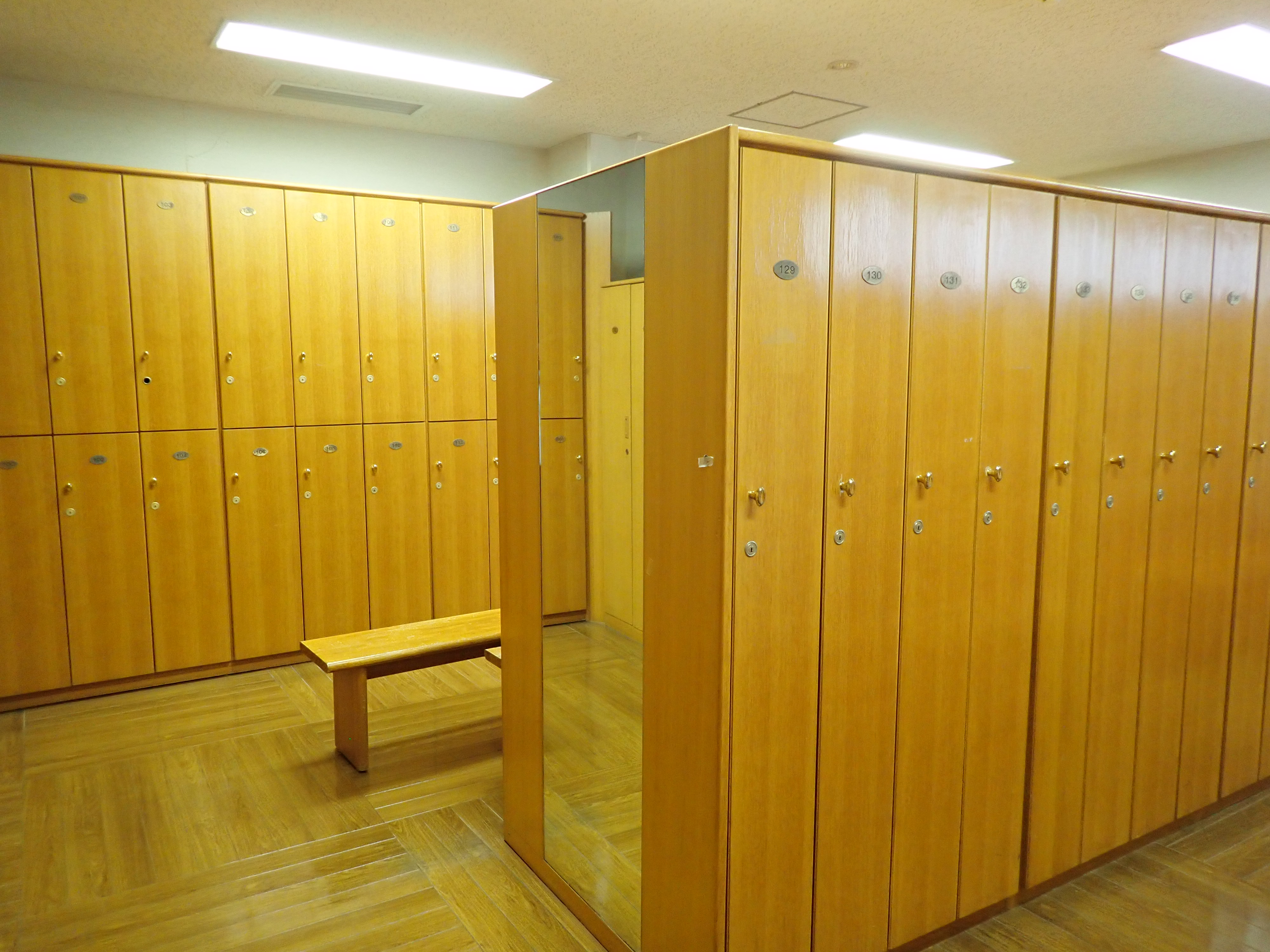 [Tanning machines are also available] Men's locker room