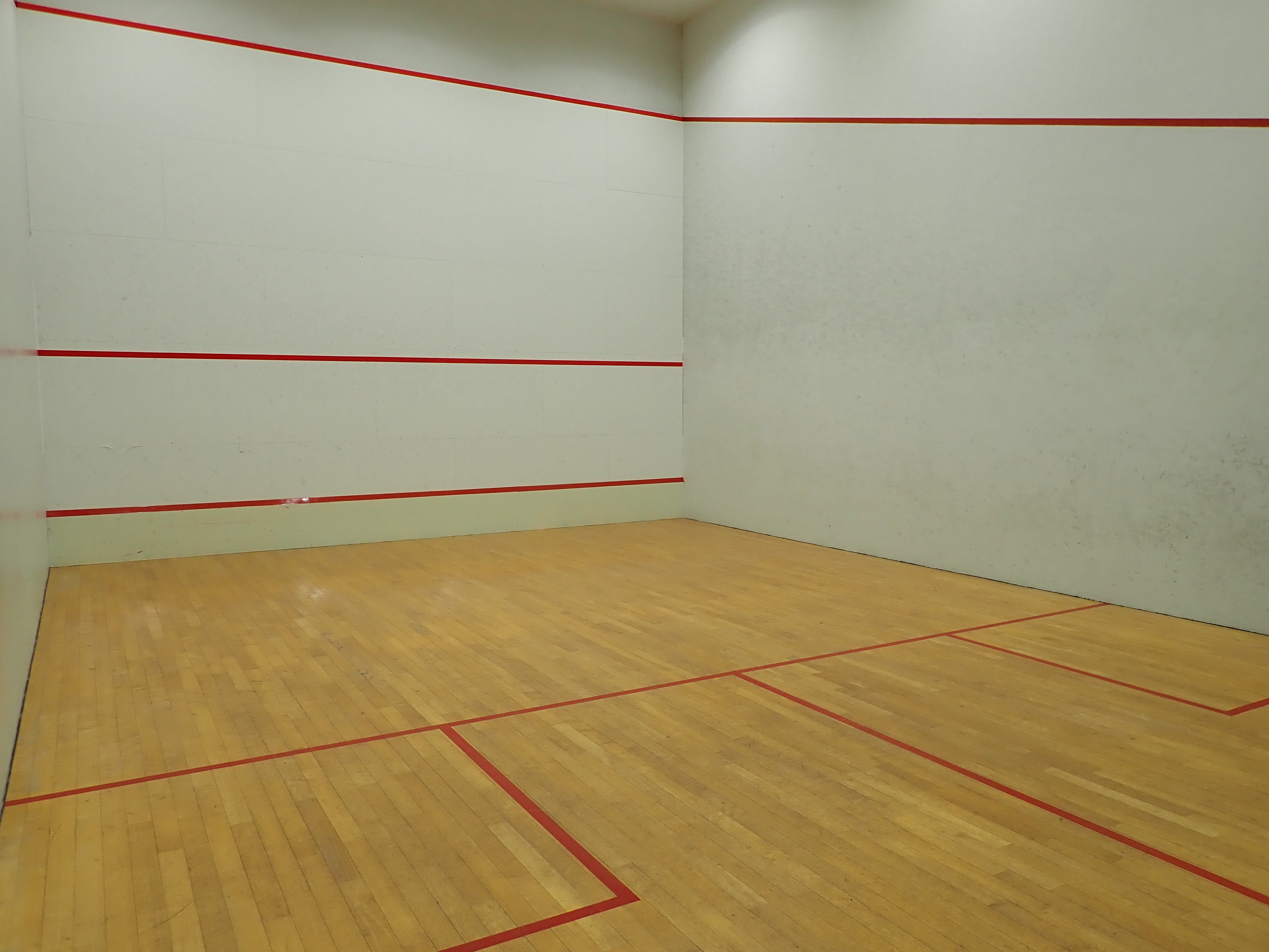 [Kids school in progress] Squash court (rental facilities also available)