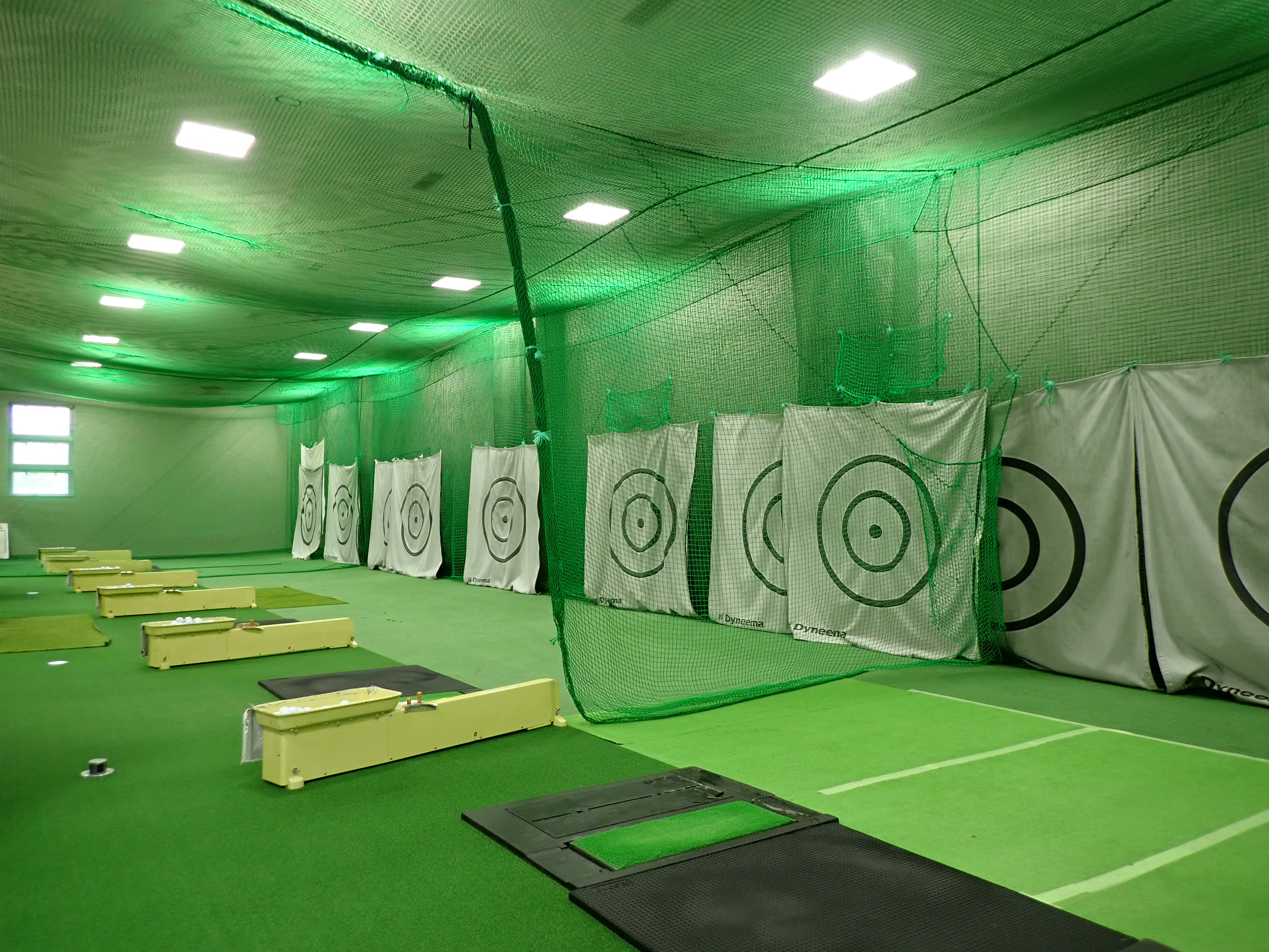 [Golf school in progress] Indoor golf range 7 at-bats