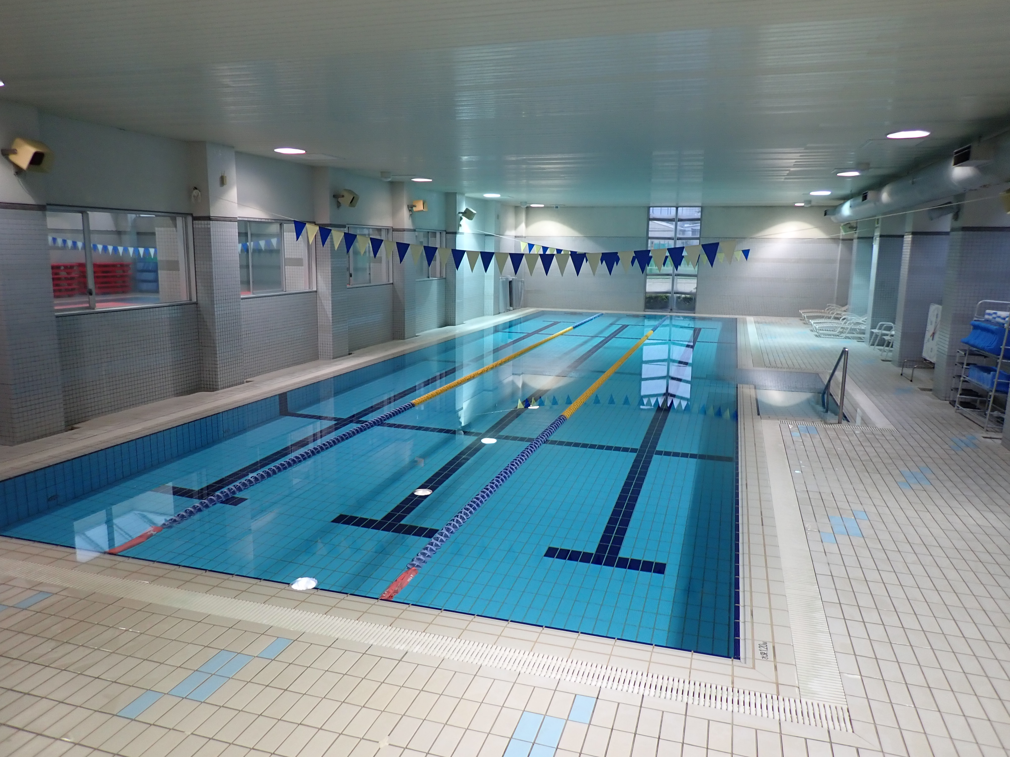 [Slightly deep and ideal for underwater walking] 20m pool (water depth 1.2m to 1.3m)