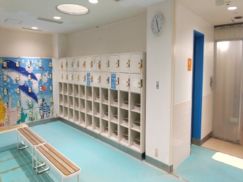 [Swimming] Girls' school locker