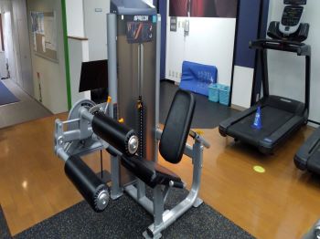 [Machine Gym] Leg extension (front of thigh) / Leg curl (back of thigh)