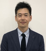 志木店　店長　神戸