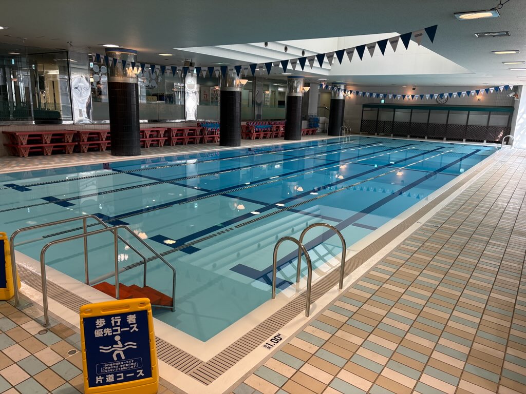 ＜プール＞2026年4月リニューアル♪ 泳ぎ方のレッスンやアクアビクス等の水中エクササイズも行っております。