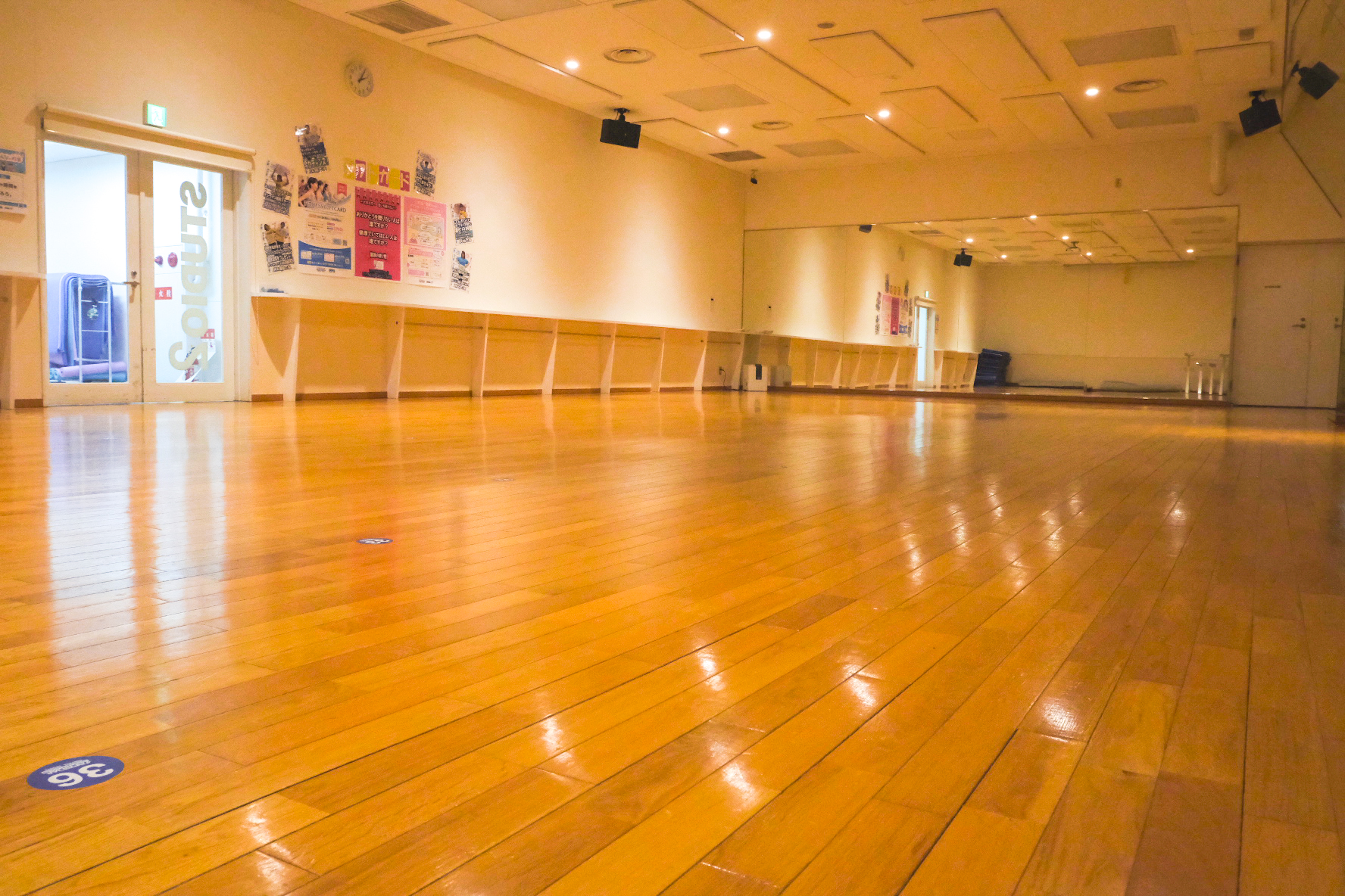 ≪ダンススクール≫キッズダンスは鏡張りの広いスタジオで練習を行います！